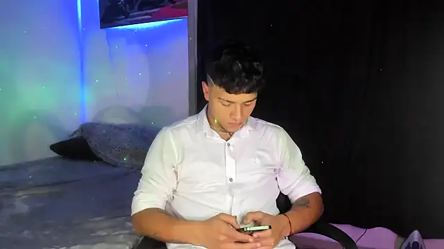 Snapshot of Dominic_Biker__ chatting on December 12, 4:04 am Dominic Biker online show from December 12, 4:04 am