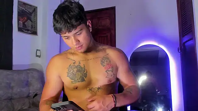 Snapshot of Dominic_Biker__ chatting on May 6, 3:57 am Dominic Biker online show from May 6, 3:57 am