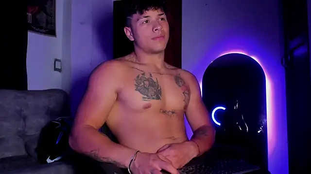 Snapshot of Dominic_Biker__ chatting on May 15, 4:08 am Dominic Biker online show from May 15, 4:08 am