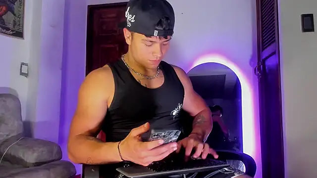 Snapshot of Dominic_Biker__ chatting on June 23, 2:31 am Dominic Biker online show from June 23, 2:31 am