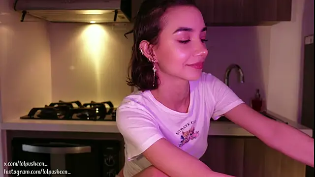 JulietteDee online show from January 18, 9:55 pm