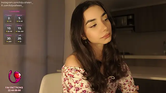 Snapshot of JulietteDee chatting on May 18, 10:26 pm JulietteDee online show from May 18, 10:26 pm
