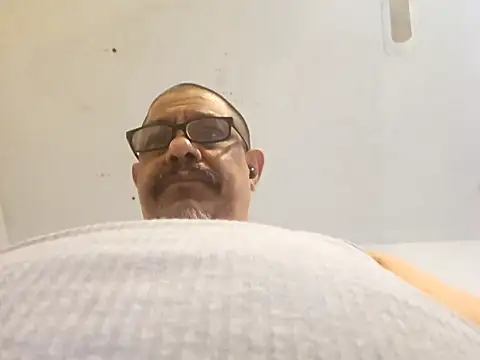 Snapshot of anyway2cum chatting on January 17, 6:47 am anyway2cum online show from January 17, 6:47 am