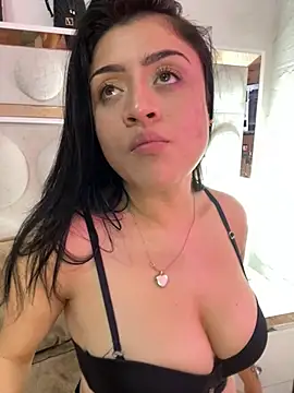 lucianaroy online show from February 12, 3:07 am