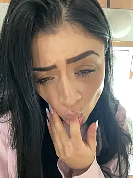 lucianaroy online show from March 8, 6:10 am