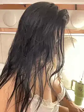 lucianaroy online show from March 14, 6:10 am