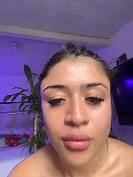 lucianaroy online show from November 1, 12:51 pm