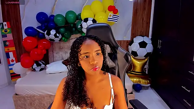 Snapshot of lia_16 chatting on July 13, 11:02 am lia 16 online show from July 13, 11:02 am