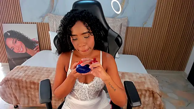 Snapshot of lia_16 chatting on July 28, 1:10 pm lia 16 online show from July 28, 1:10 pm