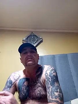 Snapshot of TrainedFinder5 chatting on October 3, 1:13 am TrainedFinder5 online show from October 3, 1:13 am