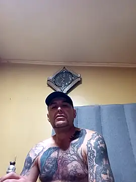 Snapshot of TrainedFinder5 chatting on October 20, 5:02 pm TrainedFinder5 online show from October 20, 5:02 pm