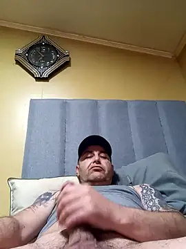 Snapshot of TrainedFinder5 chatting on November 1, 6:48 am TrainedFinder5 online show from November 1, 6:48 am