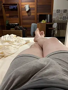 Snapshot of dotlondrina chatting on December 18, 1:55 am dotlondrina online show from December 18, 1:55 am