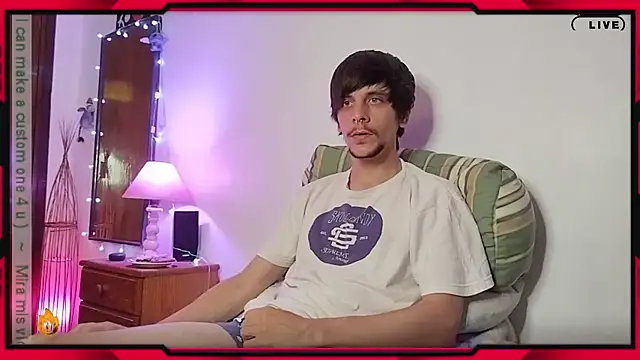 Snapshot of tobix_ chatting on December 30, 4:20 am tobix online show from December 30, 4:20 am