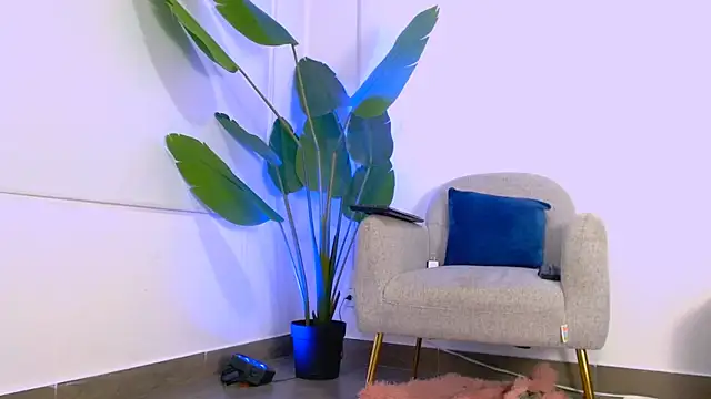 Snapshot of Sara_ow chatting on May 5, 7:11 pm Sara ow online show from May 5, 7:11 pm