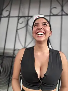 Snapshot of MarianaBenz chatting on January 24, 9:26 pm MarianaBenz online show from January 24, 9:26 pm