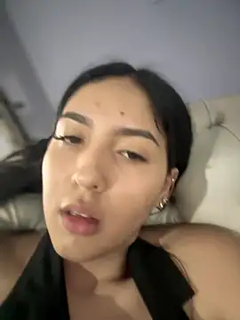 Snapshot of MarianaBenz chatting on February 11, 8:42 pm MarianaBenz online show from February 11, 8:42 pm