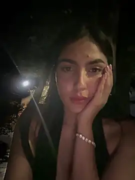 Snapshot of MarianaBenz chatting on February 12, 2:45 am MarianaBenz online show from February 12, 2:45 am