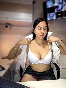 Snapshot of MarianaBenz chatting on June 26, 11:42 pm MarianaBenz online show from June 26, 11:42 pm