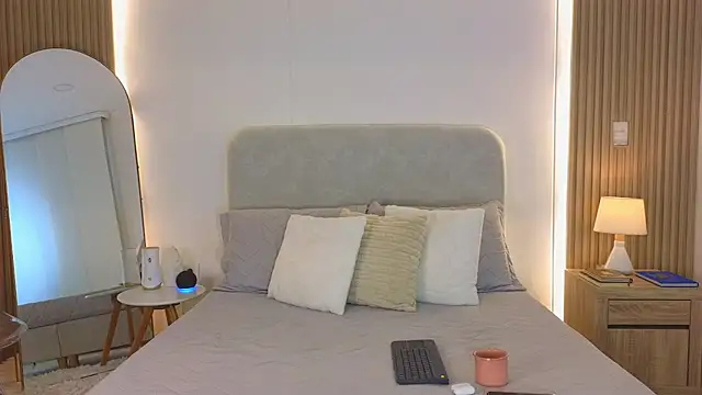 KristennBlue online show from April 24, 2:19 pm