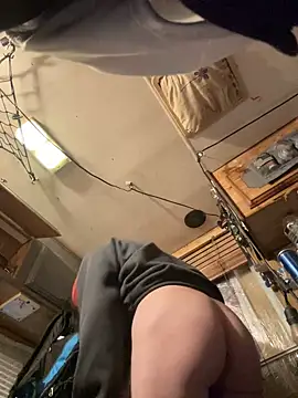 Snapshot of Followthepiper chatting on January 25, 11:43 pm Followthepiper online show from January 25, 11:43 pm