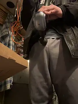 Snapshot of Followthepiper chatting on February 1, 9:29 pm Followthepiper online show from February 1, 9:29 pm