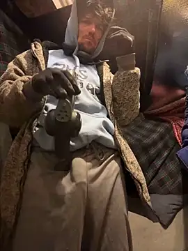 Snapshot of Followthepiper chatting on March 2, 2:00 pm Followthepiper online show from March 2, 2:00 pm