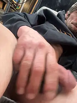 Snapshot of Followthepiper chatting on March 23, 3:32 am Followthepiper online show from March 23, 3:32 am