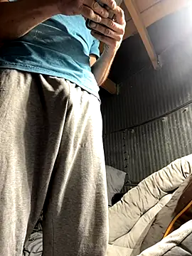 Snapshot of Followthepiper chatting on September 20, 8:15 am Followthepiper online show from September 20, 8:15 am