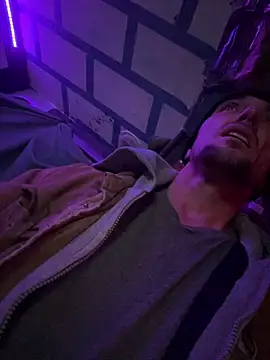 Snapshot of Followthepiper chatting on December 16, 8:03 pm Followthepiper online show from December 16, 8:03 pm