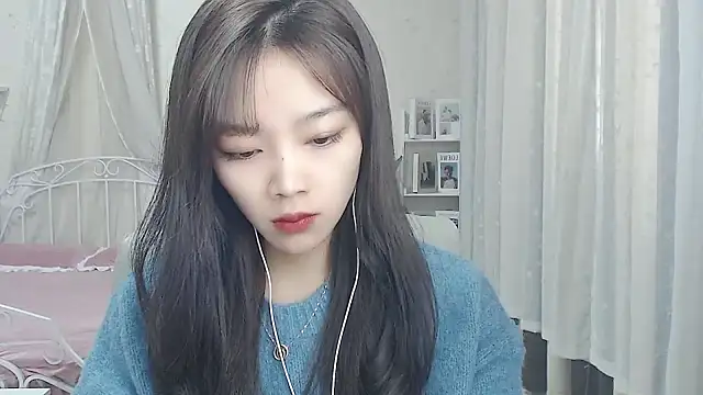 Snapshot of Jenny-Z chatting on February 9, 2:04 am Jenny-Z online show from February 9, 2:04 am