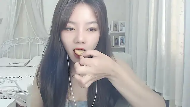 Snapshot of Jenny-Z chatting on April 2, 1:36 am Jenny-Z online show from April 2, 1:36 am