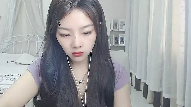 Snapshot of Jenny-Z chatting on April 12, 2:05 am Jenny-Z online show from April 12, 2:05 am