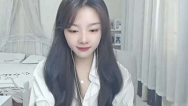 Snapshot of Jenny-Z chatting on April 21, 1:42 am Jenny-Z online show from April 21, 1:42 am