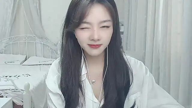 Snapshot of Jenny-Z chatting on April 21, 2:51 am Jenny-Z online show from April 21, 2:51 am