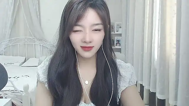 Snapshot of Jenny-Z chatting on April 28, 2:27 am Jenny-Z online show from April 28, 2:27 am