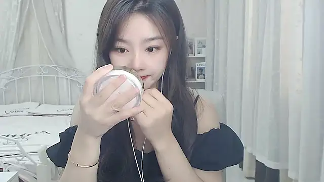 Snapshot of Jenny-Z chatting on May 3, 1:44 am Jenny-Z online show from May 3, 1:44 am