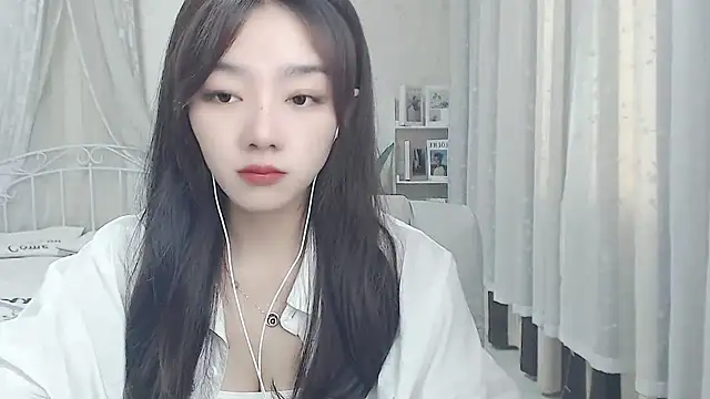 Snapshot of Jenny-Z chatting on May 7, 1:33 am Jenny-Z online show from May 7, 1:33 am