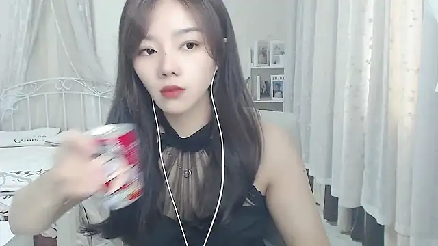 Snapshot of Jenny-Z chatting on May 9, 1:44 am Jenny-Z online show from May 9, 1:44 am