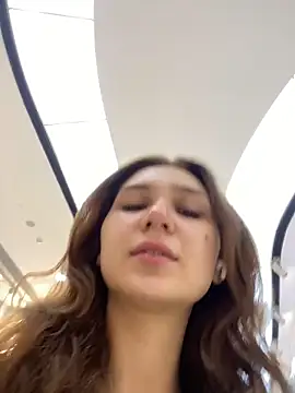 QuitieLia online show from March 12, 7:25 am