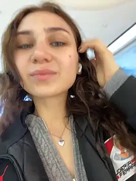 QuitieLia online show from April 25, 8:06 am