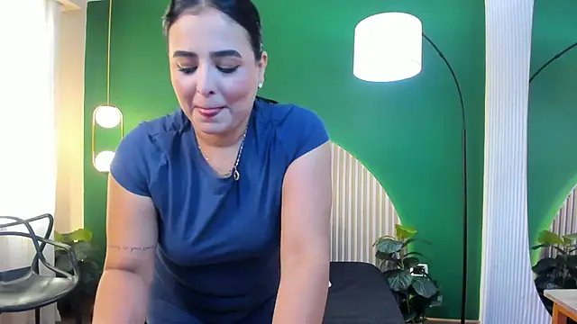 taylor bennet online show from December 20, 12:01 pm