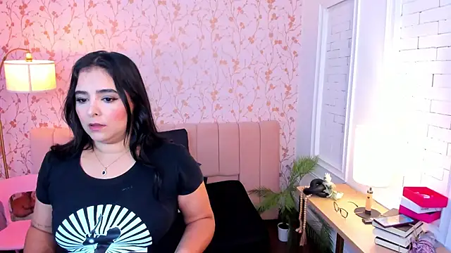 Snapshot of taylor_bennet chatting on June 5, 12:22 pm taylor bennet online show from June 5, 12:22 pm