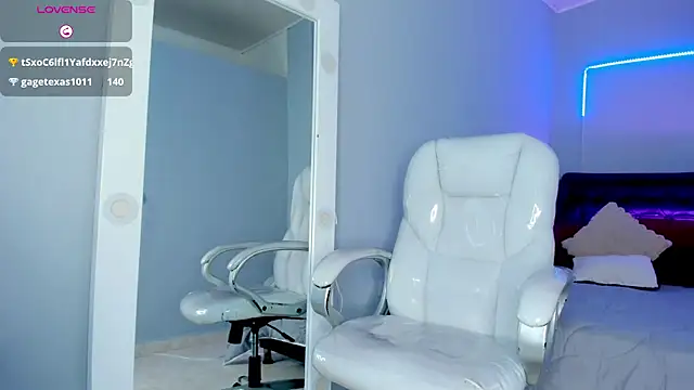 Snapshot of Alex_cute77 chatting on July 28, 2:13 pm Alex cute77 online show from July 28, 2:13 pm