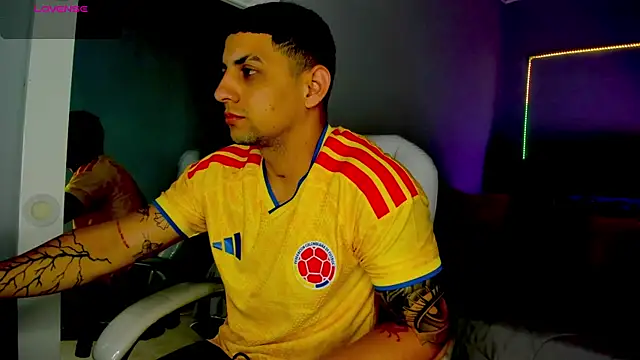 Snapshot of Alex_cute77 chatting on August 1, 12:04 pm Alex cute77 online show from August 1, 12:04 pm