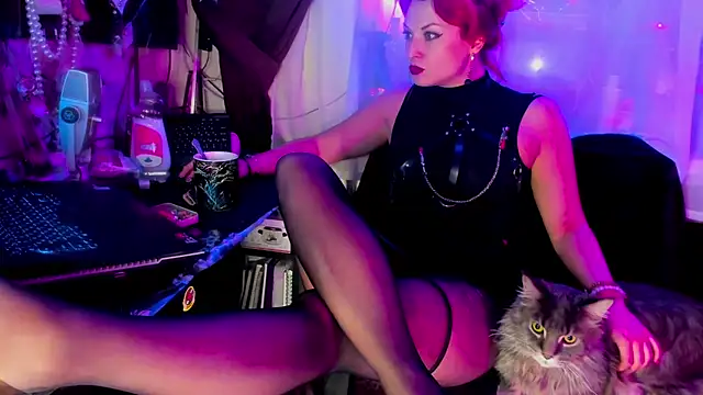 Snapshot of astarrot chatting on February 28, 12:32 am astarrot online show from February 28, 12:32 am