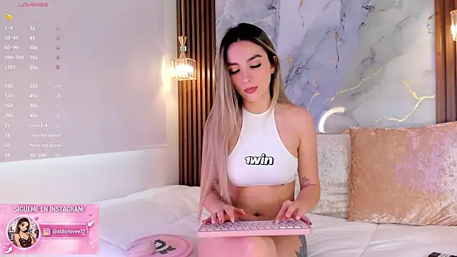 Snapshot of Gabbyy_ chatting on June 12, 7:46 pm Gabbyy online show from June 12, 7:46 pm