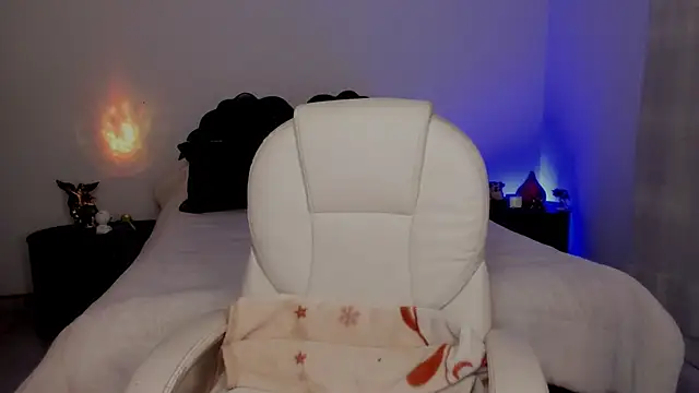 emilydolshe2 online show from October 24, 2:24 pm