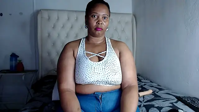 Snapshot of PlatnumBoobsX chatting on November 9, 12:20 am PlatnumBoobsX online show from November 9, 12:20 am