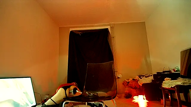 Snapshot of CharlotteVixxens chatting on March 3, 8:32 pm CharlotteVixxens online show from March 3, 8:32 pm